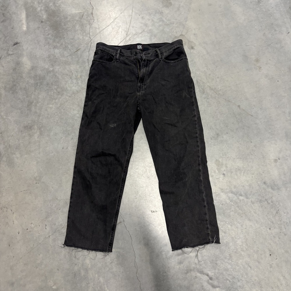 BDG Urban Outfitters Bow Fit Jeans Washed Black 31x32 Raw Hem Relaxed Denim